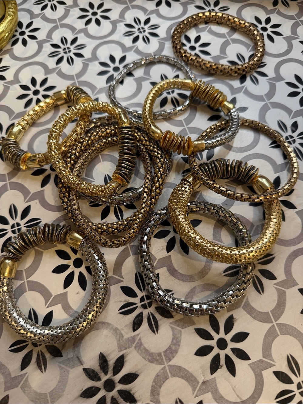 Gold & Silver Textured Hoop Bracelet Set - Women's Fashion Jewelry